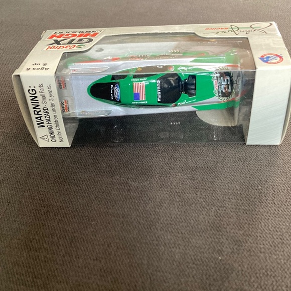 John Force Racing 25 Years 1:64 Scale Funny Car Racing Castrol GTX - 2010 - Picture 2 of 6